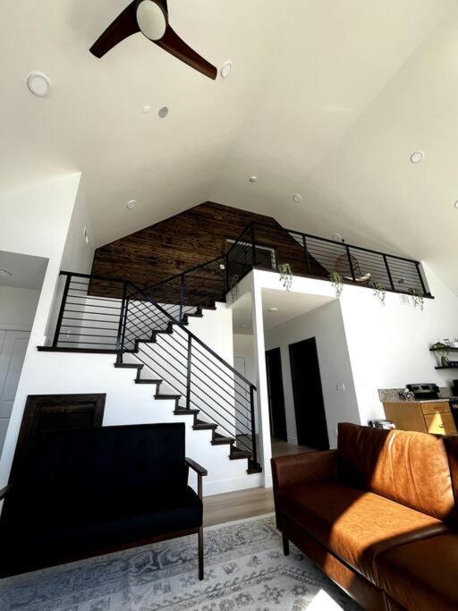 Вілла Red Rock Retreat Stunning Floor To Ceiling Views Гатч Екстер'єр фото