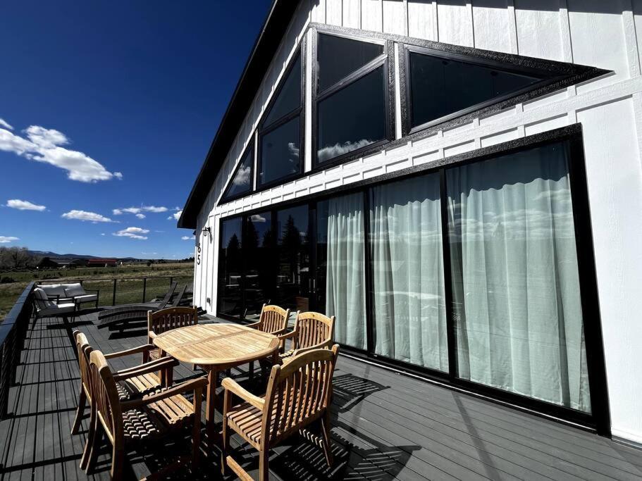 Вілла Red Rock Retreat Stunning Floor To Ceiling Views Гатч Екстер'єр фото