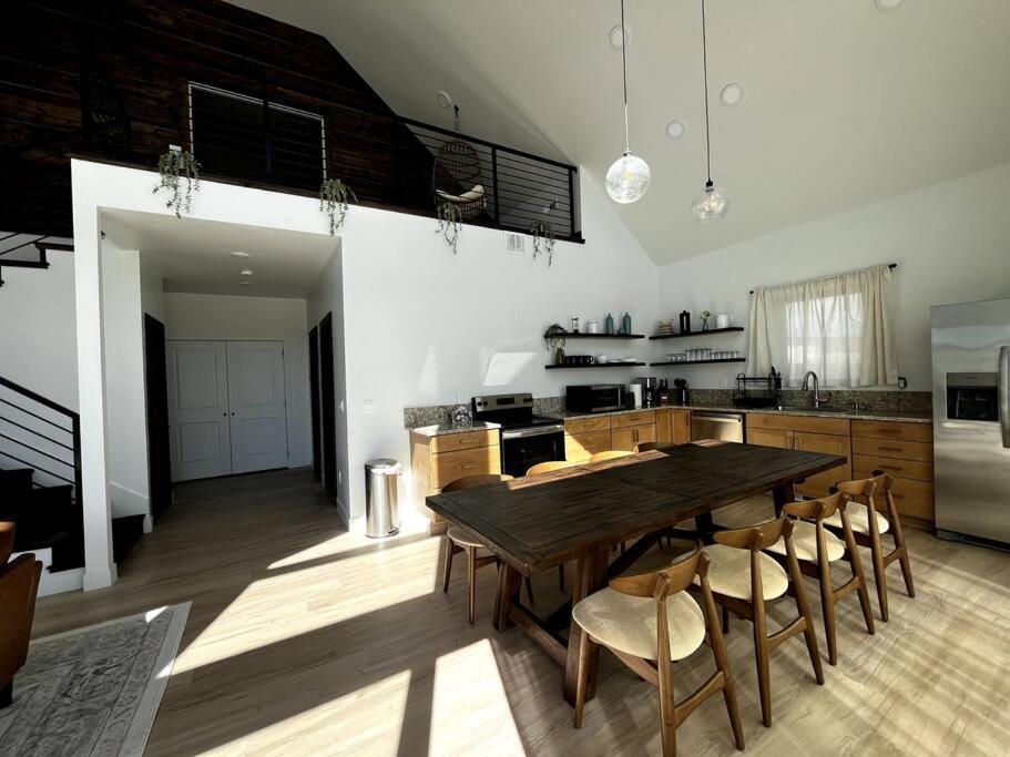 Вілла Red Rock Retreat Stunning Floor To Ceiling Views Гатч Екстер'єр фото
